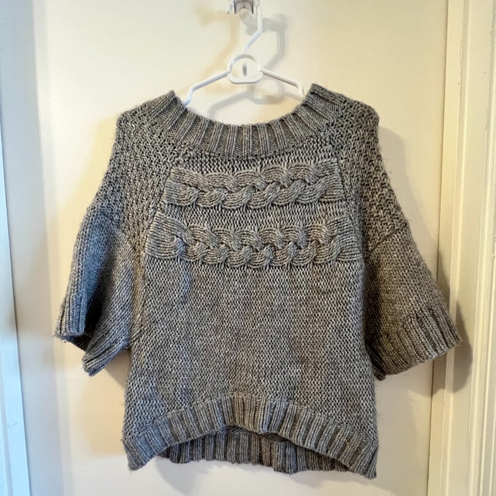 LOFT Gray Cropped Sweater with Elbow Length Sleeves and Round Neck